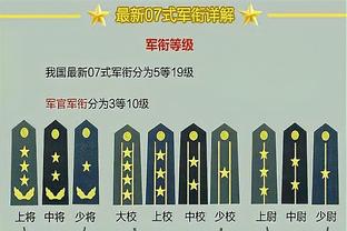 ?老队友重逢！C罗与本泽马赛前在球员通道拥抱热聊